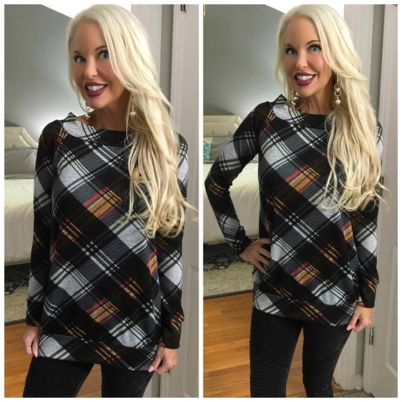 Tops - ❤️LAST 1! Super Soft Shoulder Plaid Top!